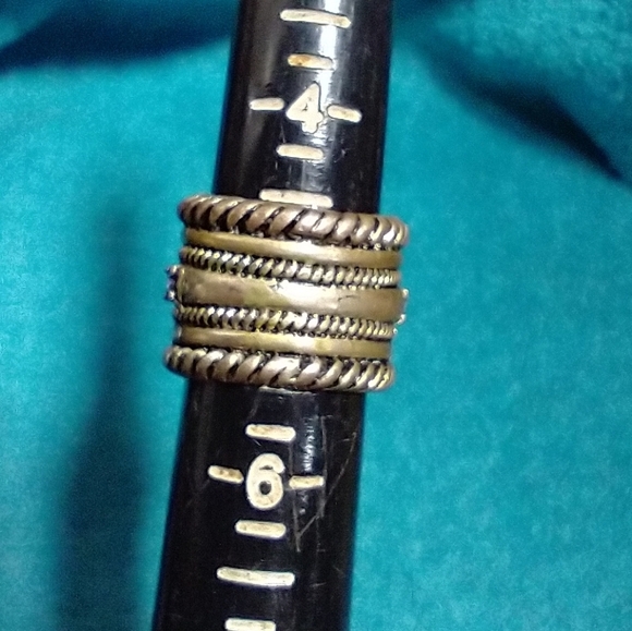 Elegant Gold-Tone Crystal Ring Small Vintage Wide - Picture 3 of 5